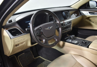 Подержанный автомобиль Genesis G80 2017 года (9 фото)