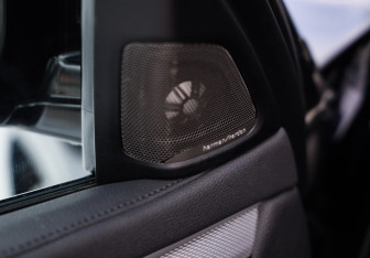 Подержанный автомобиль BMW X6 2017 года (23 фото)