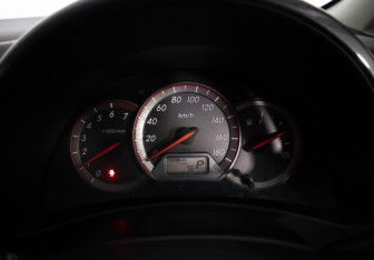 Подержанный автомобиль Toyota Wish Compactvan 2005 года (11 фото)