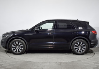 Подержанный автомобиль Volkswagen Touareg 2018 года (8 фото)