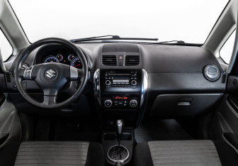 Подержанный автомобиль Suzuki SX4 Hatchback 2011 года (10 фото)