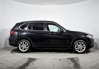 Подержанный автомобиль BMW X5 2015 года (4 фото)