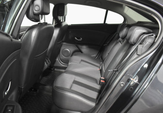 Подержанный автомобиль Renault Fluence 2010 года (11 фото)