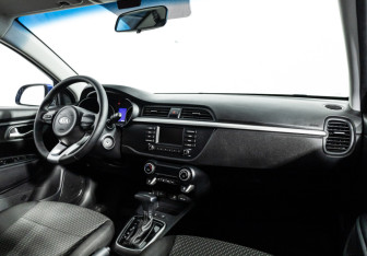 Подержанный автомобиль Kia Rio Sedan 2018 года (9 фото)