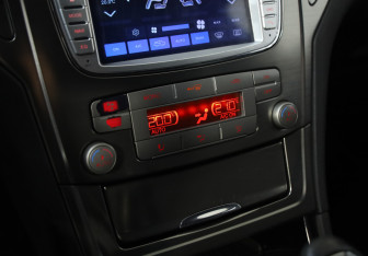 Подержанный автомобиль Ford Mondeo Sedan 2008 года (15 фото)