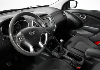 Подержанный автомобиль Hyundai ix35 2011 года (9 фото)