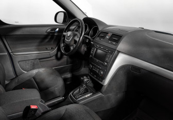 Подержанный автомобиль Skoda Yeti 2010 года (13 фото)