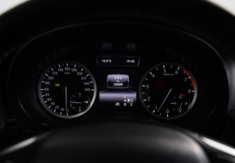 Подержанный автомобиль Infiniti QX30 2017 года (11 фото)