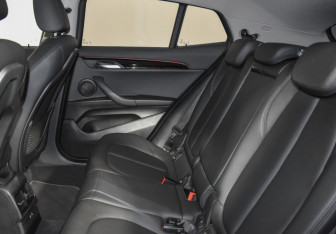 Подержанный автомобиль BMW X2 2019 года (11 фото)