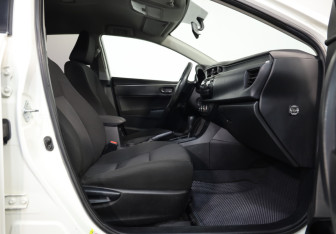Подержанный автомобиль Toyota Corolla Sedan 2013 года (19 фото)
