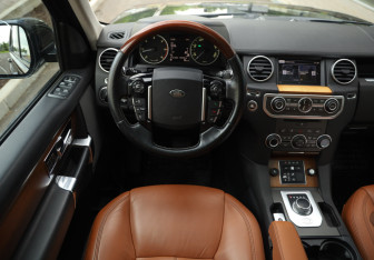 Подержанный автомобиль Land Rover Discovery 2016 года (12 фото)