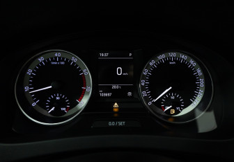 Подержанный автомобиль Skoda Rapid Liftback 2016 года (12 фото)