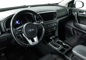 Подержанный автомобиль Kia Sportage 2021 года (11 фото)