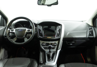 Подержанный автомобиль Ford Focus Sedan 2012 года (13 фото)