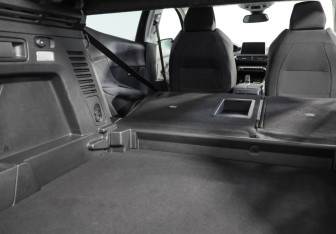 Подержанный автомобиль Peugeot 3008 2019 года (31 фото)