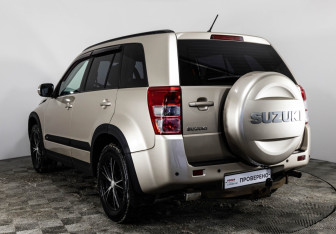 Подержанный автомобиль Suzuki Grand Vitara 2011 года (7 фото)