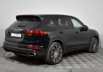 Подержанный автомобиль Porsche Cayenne 2015 года (5 фото)