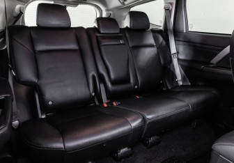 Подержанный автомобиль Mitsubishi Pajero Sport 2020 года (24 фото)