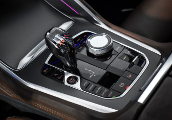 Подержанный автомобиль BMW X6 2019 года (11 фото)
