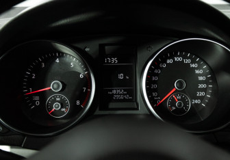 Подержанный автомобиль Volkswagen Golf Hatchback 2010 года (12 фото)