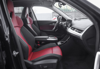 Подержанный автомобиль BMW X1 2024 года (31 фото)