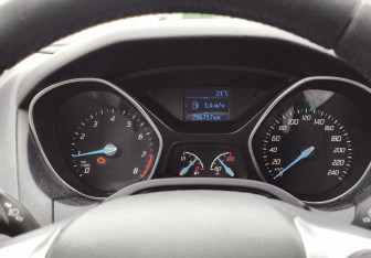 Подержанный автомобиль Ford Focus Sedan 2013 года (14 фото)