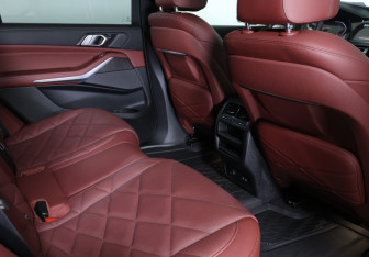 Подержанный автомобиль BMW X5 2022 года (18 фото)