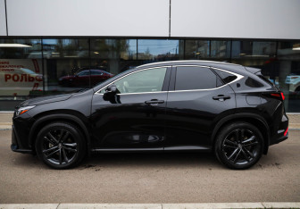 Подержанный автомобиль Lexus NX 2022 года (7 фото)