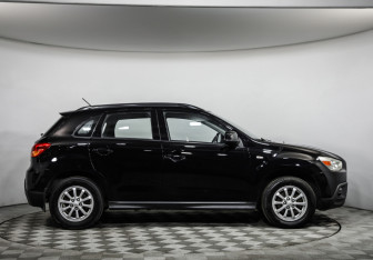 Подержанный автомобиль Mitsubishi ASX 2011 года (4 фото)