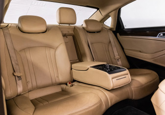 Подержанный автомобиль Hyundai Genesis 2014 года (20 фото)
