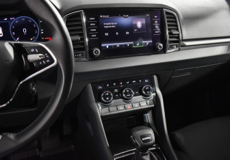Подержанный автомобиль Skoda Karoq 2021 года (19 фото)