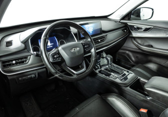 Подержанный автомобиль Chery Tiggo 8 Pro 2021 года (11 фото)
