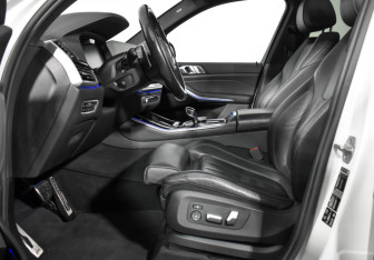 Подержанный автомобиль BMW X5 2020 года (13 фото)