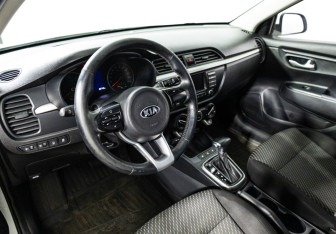 Подержанный автомобиль Kia Rio Hatchback 2018 года (11 фото)
