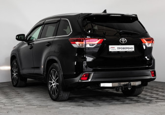 Подержанный автомобиль Toyota Highlander 2018 года (9 фото)