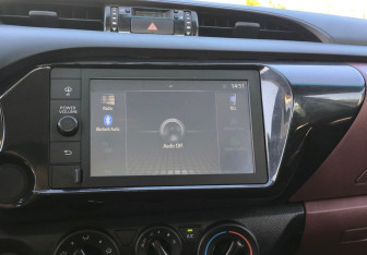 Подержанный автомобиль Toyota Hilux 2021 года (15 фото)