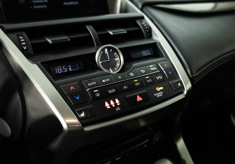 Подержанный автомобиль Lexus NX 2016 года (15 фото)