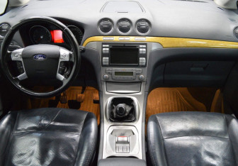 Подержанный автомобиль Ford Galaxy 2006 года (14 фото)