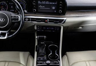 Подержанный автомобиль Kia K5 2021 года (16 фото)