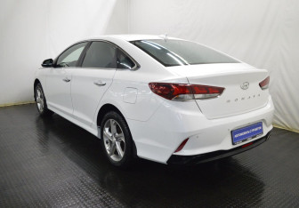 Подержанный автомобиль Hyundai Sonata 2019 года (7 фото)