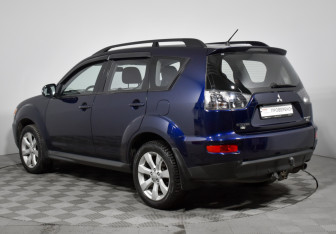 Подержанный автомобиль Mitsubishi Outlander 2011 года (7 фото)