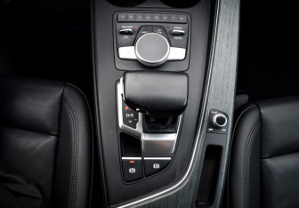 Подержанный автомобиль Audi A4 Sedan 2018 года (16 фото)
