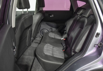 Подержанный автомобиль Nissan Qashqai 2012 года (11 фото)