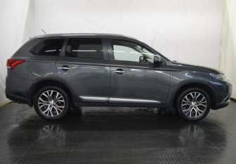 Подержанный автомобиль Mitsubishi Outlander 2015 года (4 фото)