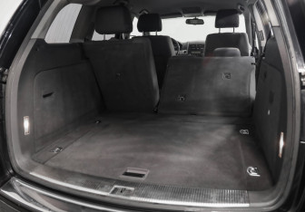 Подержанный автомобиль Volkswagen Touareg 2009 года (24 фото)