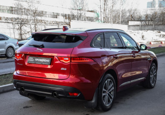 Подержанный автомобиль Jaguar F-Pace 2016 года (5 фото)