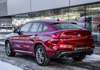 Подержанный автомобиль BMW X4 2018 года (7 фото)