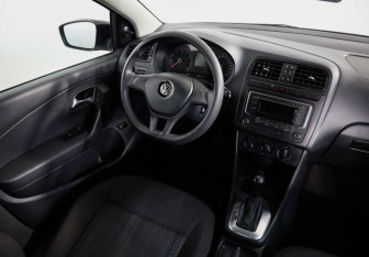 Подержанный автомобиль Volkswagen Polo Sedan 2019 года (8 фото)