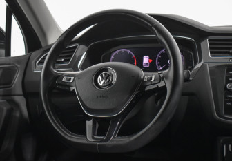 Подержанный автомобиль Volkswagen Tiguan 2019 года (14 фото)