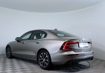 Подержанный автомобиль Volvo S60 2020 года (8 фото)